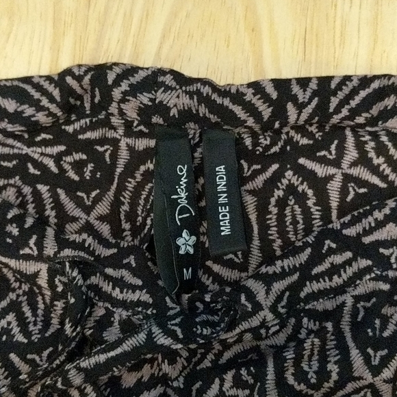 Cute bell-bottom pants. - Picture 2 of 3